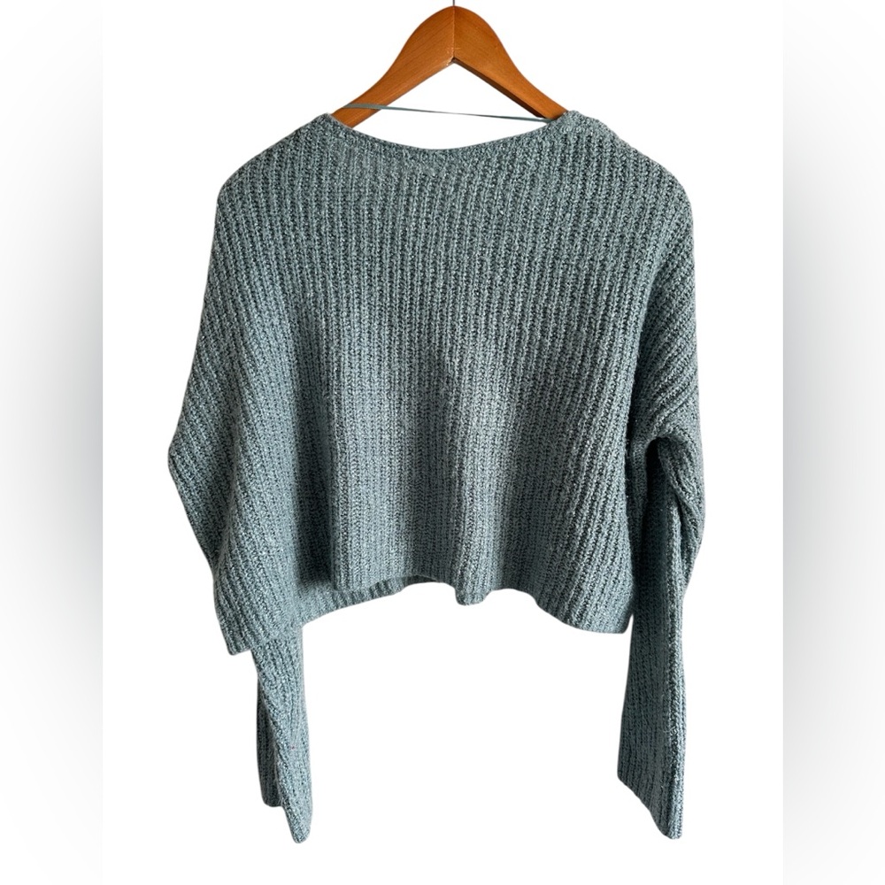 Me to We Women's Blue V-Neck Sweater cropped sweater. Size small - Picture 2 of 8